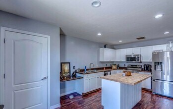 1098 W Vuelta Las Verdolagas in Sahuarita, AZ - Building Photo - Building Photo