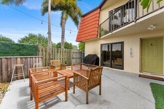 3750 Victoria Dr in West Palm Beach, FL - Building Photo - Building Photo