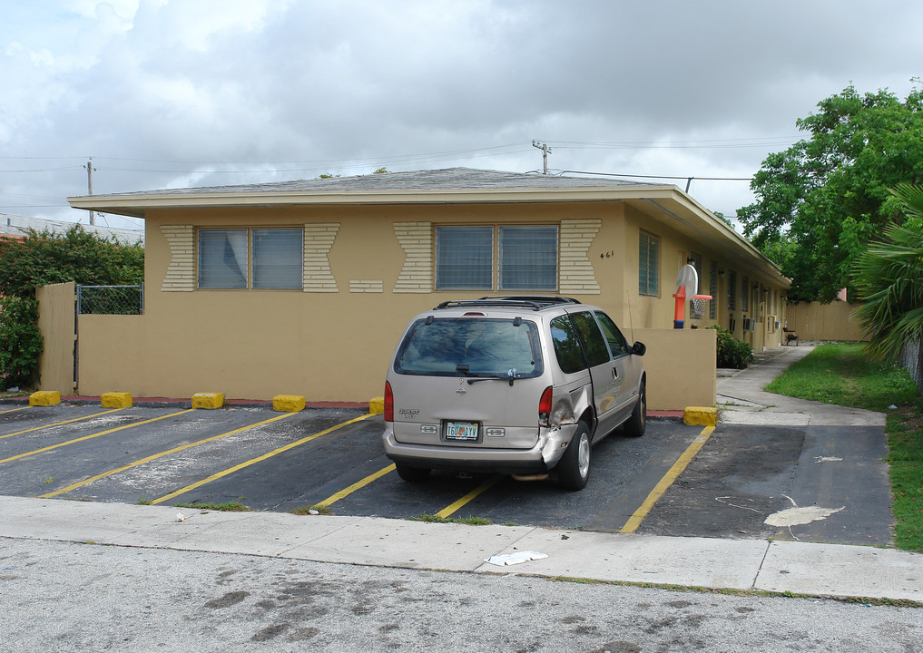 461 SW 9th St in Miami, FL - Building Photo