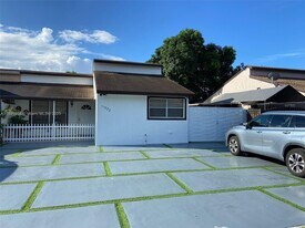 11522 SW 4th St in Miami, FL - Building Photo