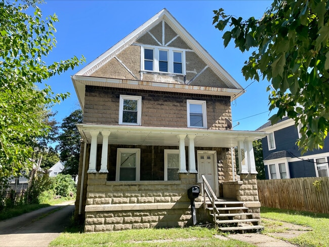 887 N Howard St in Akron, OH - Building Photo - Building Photo