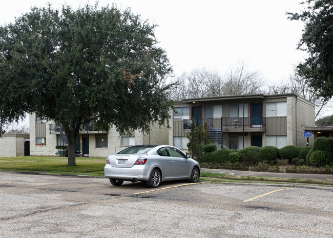 Kaysie Court Apartments in Angleton, TX - Building Photo - Building Photo