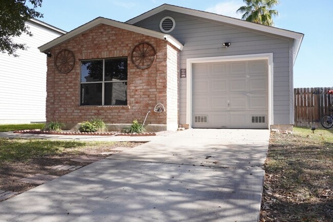 3632 Candlehill in San Antonio, TX - Foto de edificio - Building Photo