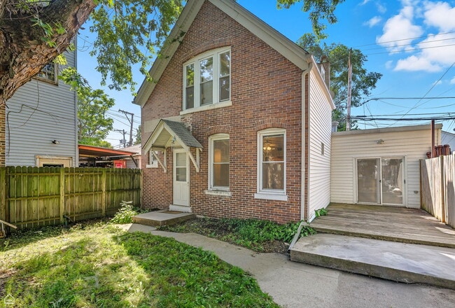 property at 3709 W Potomac Ave