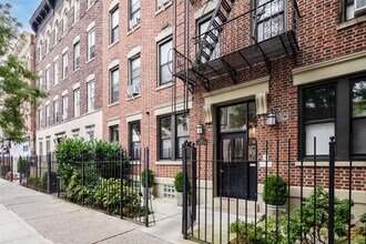 382 Prospect Pl in Brooklyn, NY - Foto de edificio - Building Photo