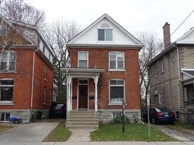 205 Collingwood St in Kingston, ON - Building Photo