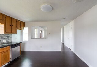 629 13th Ave N in Texas City, TX - Building Photo - Building Photo