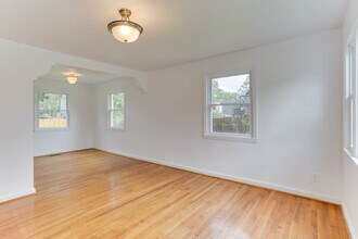 7725 Fayver Ave in Norfolk, VA - Building Photo - Building Photo