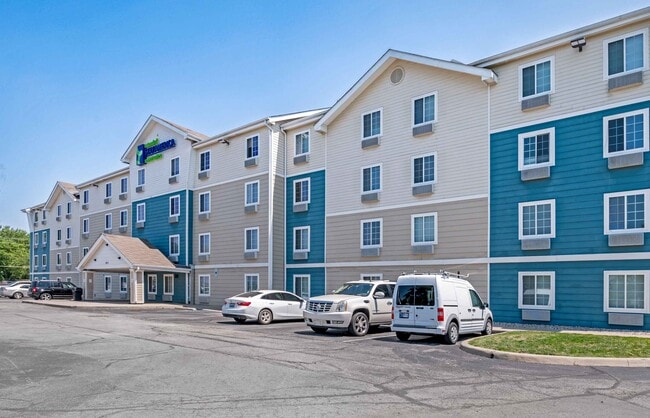 Furnished Studio-Indianapolis - Lawrence in Indianapolis, IN - Foto de edificio - Building Photo