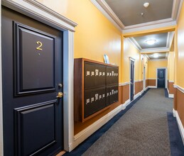 100 Queensberry St, Unit 5 in Boston, MA - Building Photo - Building Photo