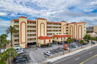 La Brisas in Madeira Beach, FL - Building Photo - Building Photo