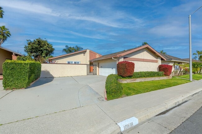 10818 La Fonda Cir