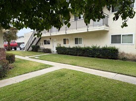 2302 England St, Unit B in Huntington Beach, CA - Building Photo