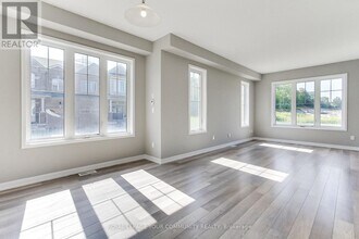 230 Bennett St in Newmarket, ON - Building Photo - Building Photo