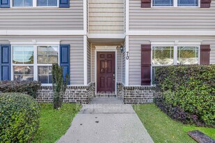 70 Winter Lake Cir in Savannah, GA - Building Photo