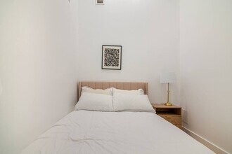 19 St Marks Pl in New York, NY - Building Photo - Building Photo