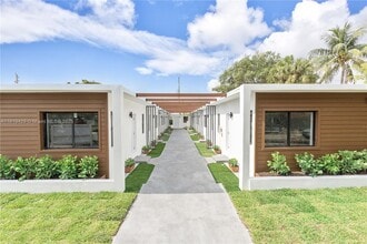 1946 Pierce St in Hollywood, FL - Foto de edificio - Building Photo