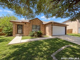 7910 Crystal Point in San Antonio, TX - Building Photo