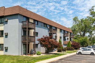 Regents Park Apartments in Bensenville, IL - Building Photo