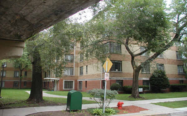 1360 W Touhy Ave in Chicago, IL - Building Photo - Building Photo