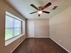 10010 Sagecanyon Dr in Houston, TX - Building Photo - Building Photo