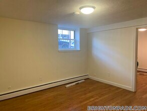 168 N Beacon St in Boston, MA - Foto de edificio - Building Photo