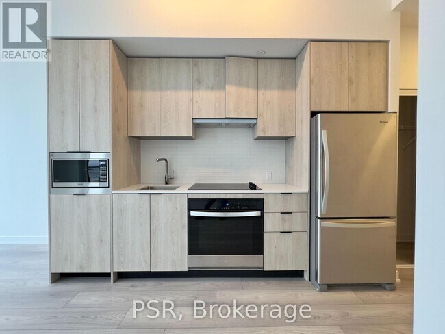 1007 The Queensway in Toronto, ON - Building Photo - Building Photo