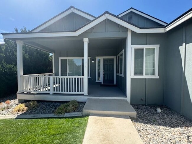 property at 638 Canary Cir