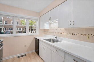 6 Locust Ln in Watertown, MA - Building Photo - Building Photo