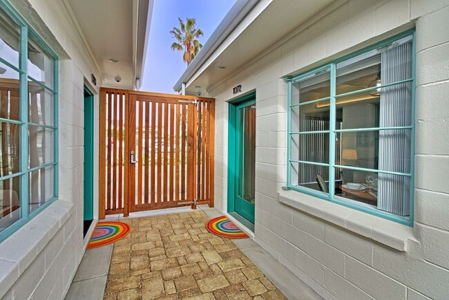 1072 S Seaward Ave in Ventura, CA - Foto de edificio - Building Photo