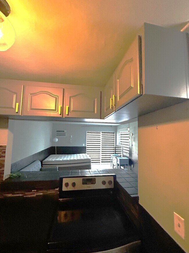 1441 Lincoln Rd, Unit 217 in Miami Beach, FL - Building Photo - Building Photo