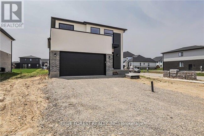 29 Poole Cres in Middlesex Centre, ON - Building Photo - Building Photo