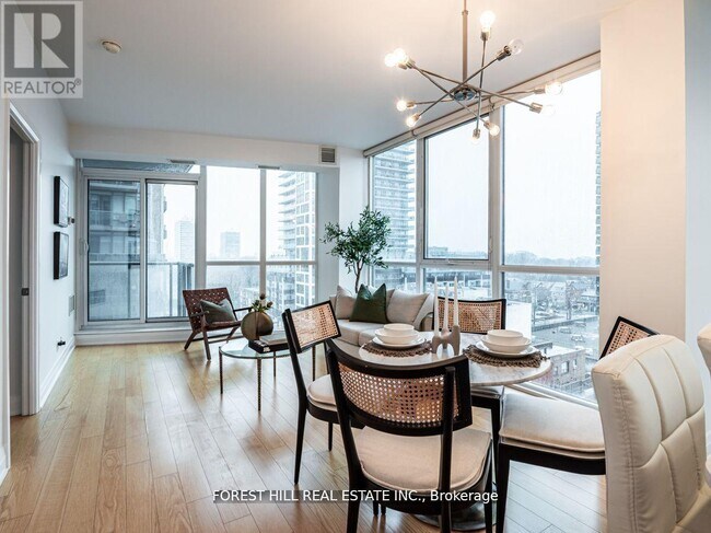 530 St Clair Ave W in Toronto, ON - Building Photo - Building Photo