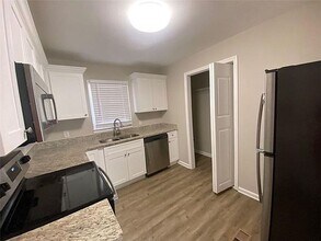 2490 Brentwood Rd in Decatur, GA - Building Photo - Building Photo