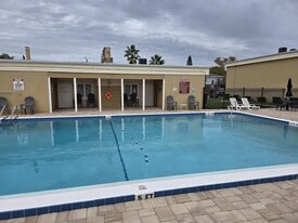 1000 Lake of the Woods Blvd in Fern Park, FL - Building Photo