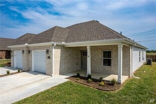 2001 E Brookview Dr in Siloam Springs, AR - Building Photo