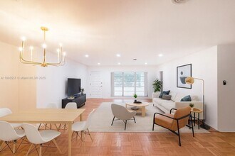 5600 San Vicente St in Coral Gables, FL - Building Photo - Building Photo