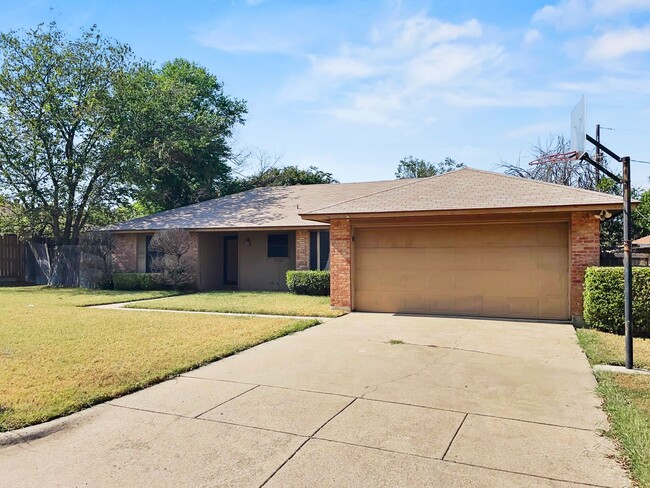 6428 Canyon Cir in Fort Worth, TX - Foto de edificio - Building Photo