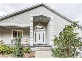 936 Mountain Side Dr E in Farmington, UT - Building Photo