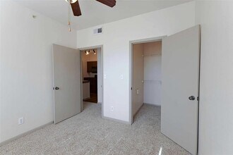 12800 Center Lake Dr in Austin, TX - Building Photo - Building Photo