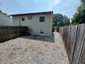 2127 Hollins Rd NE in Roanoke, VA - Building Photo - Building Photo
