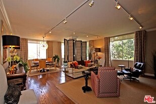 412 N Palm Dr in Beverly Hills, CA - Building Photo