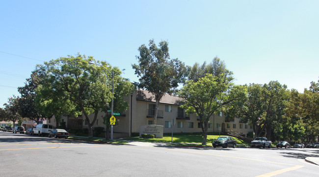 Kenoaks Luxury Apartments in Burbank, CA - Foto de edificio - Building Photo