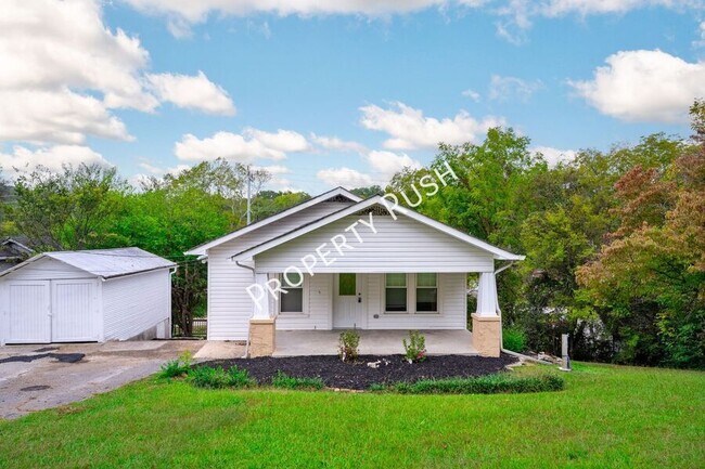 911 W Pine St in Rossville, GA - Building Photo - Building Photo