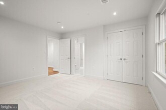 1404 Wynhurst Ln in Vienna, VA - Building Photo - Building Photo