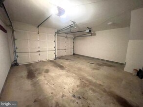 2450 Garnett Dr in Alexandria, VA - Building Photo - Building Photo