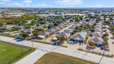 Oak Timbers White Settlement in White Settlement, TX - Foto de edificio - Building Photo