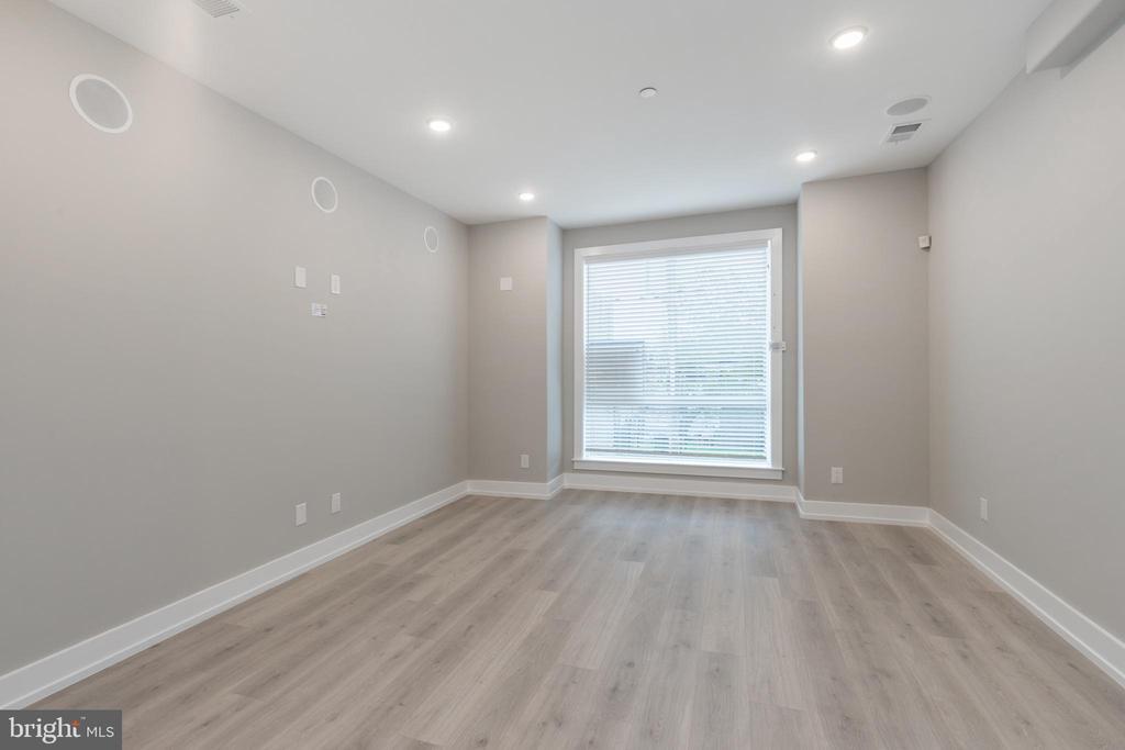 2550 N Howard St in Philadelphia, PA - Building Photo