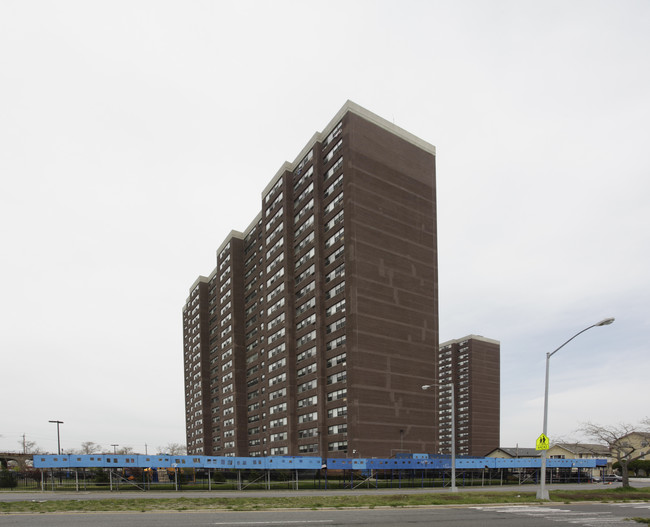 Seaview Towers in Far Rockaway, NY - Building Photo - Building Photo