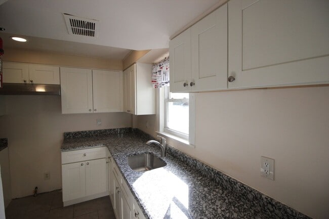 13 Paynter Dr in Wilmington, DE - Building Photo - Building Photo